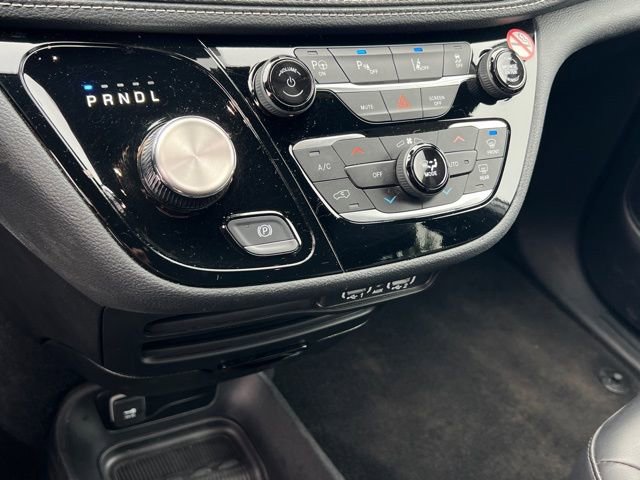 Used 2024 Chrysler Pacifica Select image 20