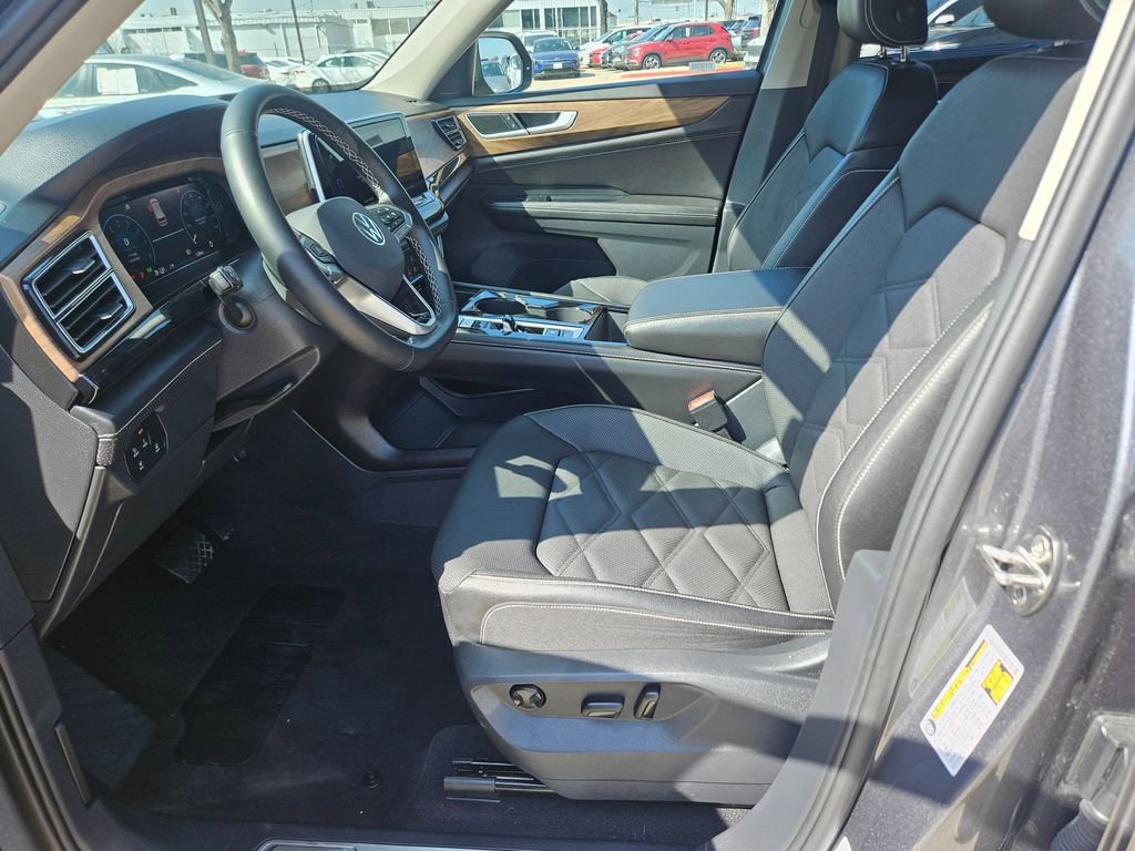Used 2025 Volkswagen Atlas SE image 11