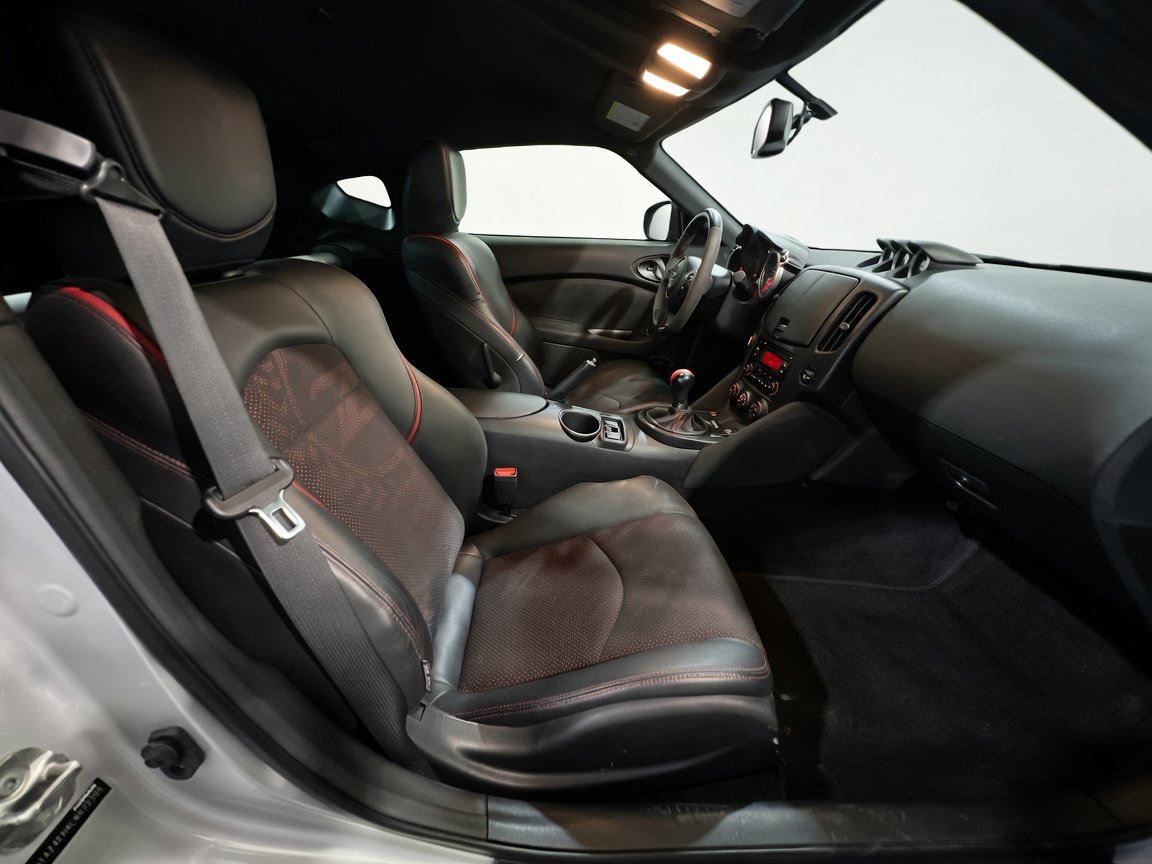 Used 2020 Nissan 370Z Coupe RWD image 20