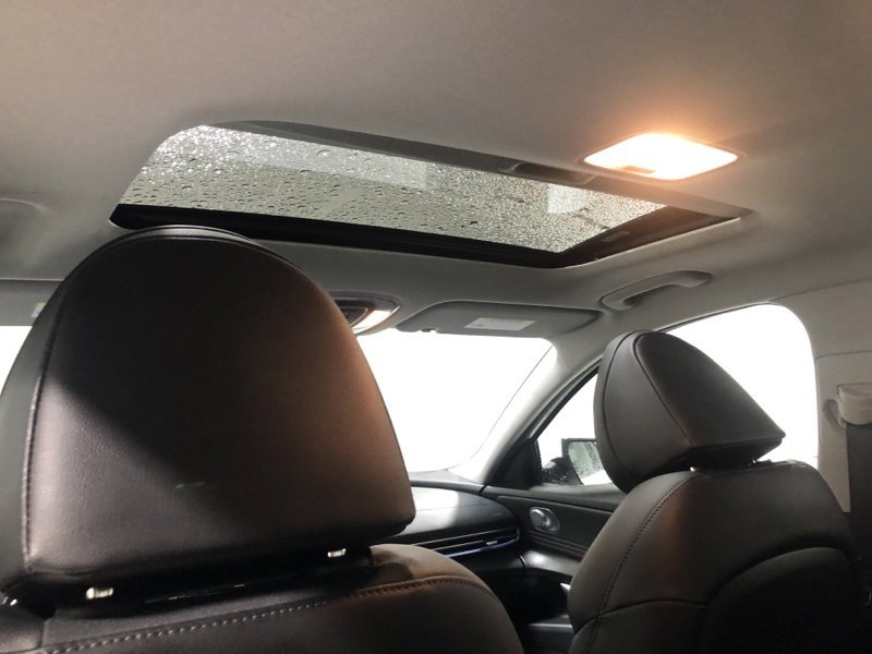 Used 2023 Hyundai Elantra Limited w/ Cargo Package image 17