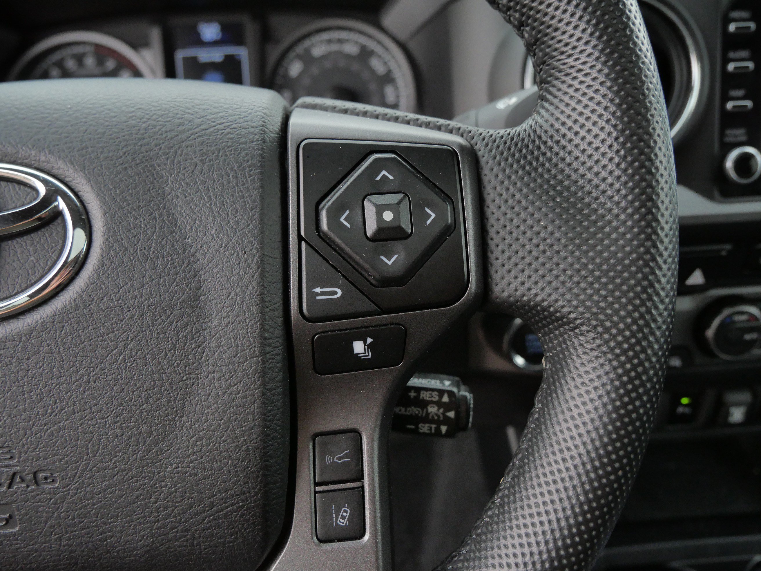Certified 2022 Toyota Tacoma TRD Off-Road w/ TRD Premium Off Road Package AWD/4WD image 29