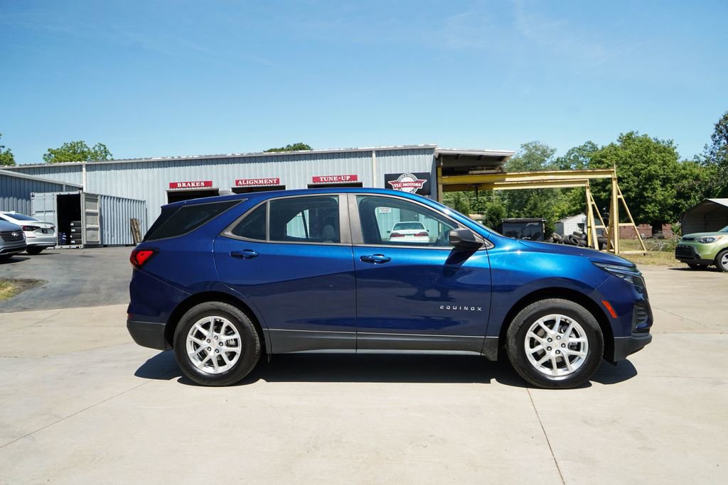 Used 2022 Chevrolet Equinox LS AWD/4WD image 3
