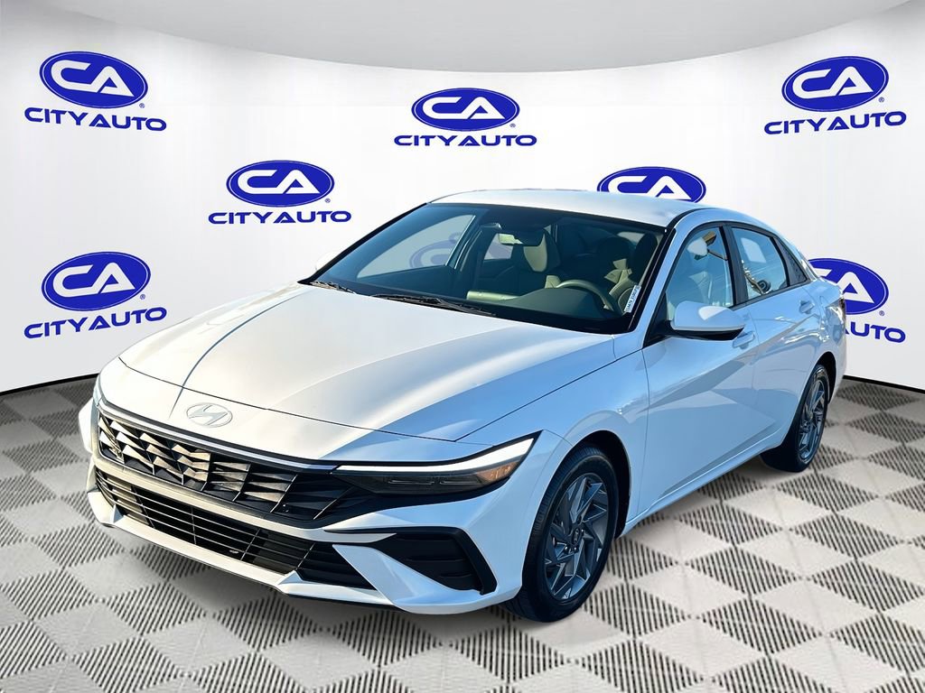 Used 2024 Hyundai Elantra SEL image 9
