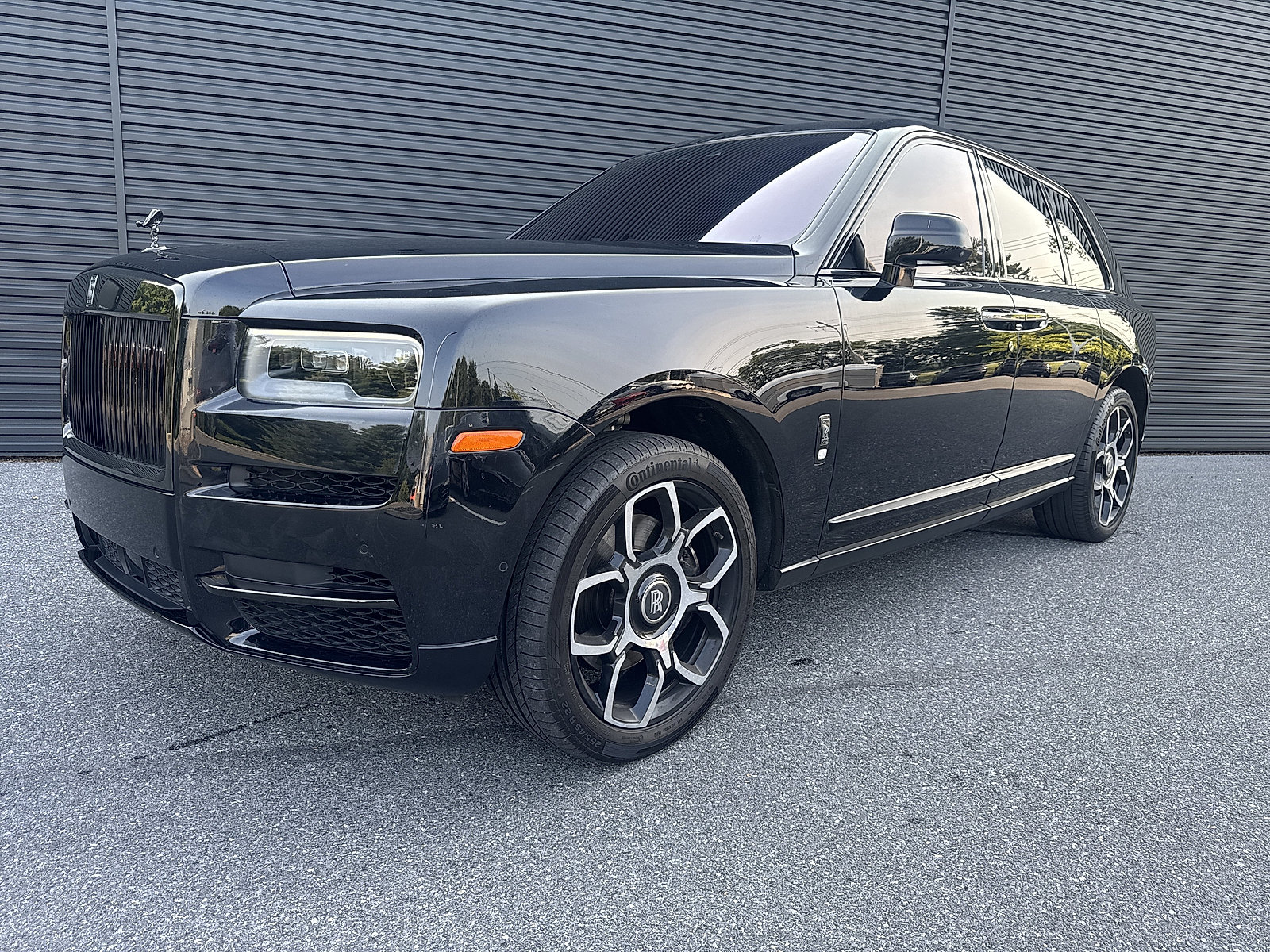 Used 2023 Rolls-Royce Cullinan Black Badge w/ Driver's Package AWD/4WD image 1