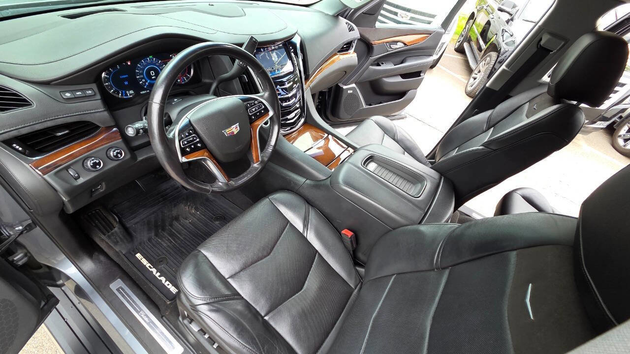 Used 2018 Cadillac Escalade ESV Premium Luxury AWD/4WD image 28
