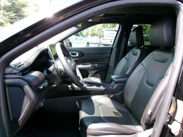 Certified 2025 Jeep Compass Trailhawk w/ Trailhawk Elite Group AWD/4WD image 7