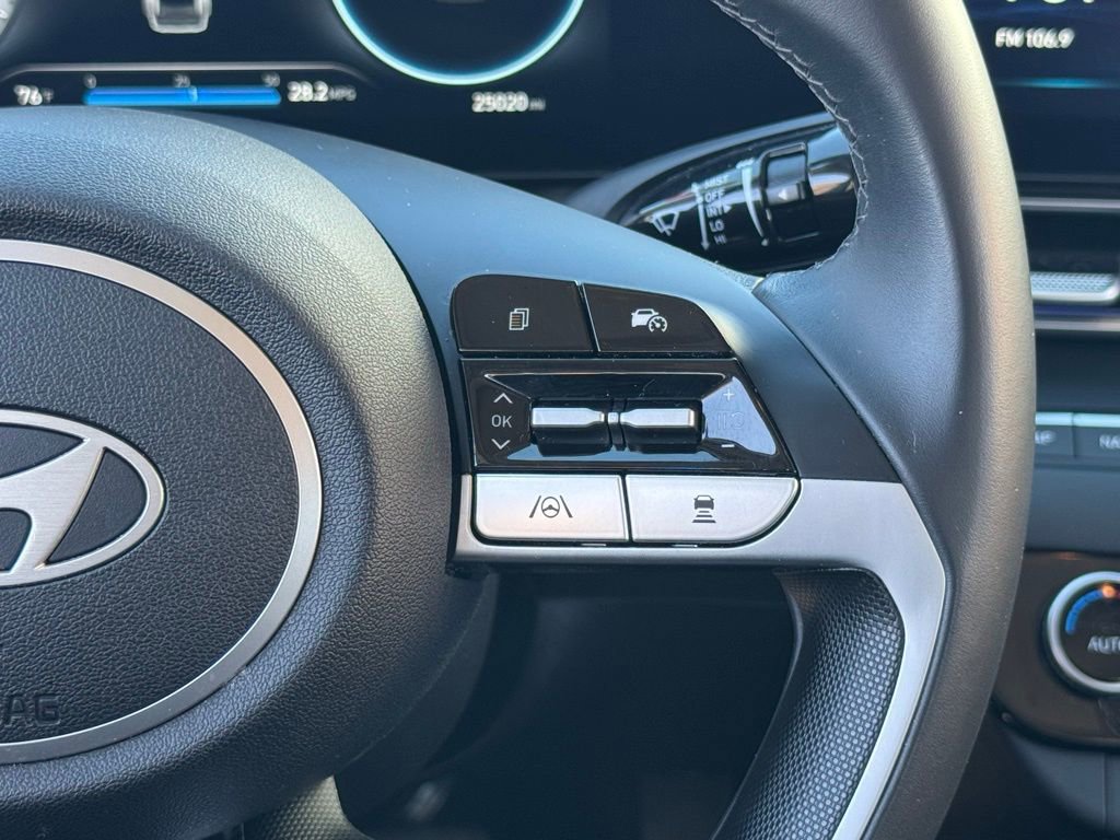 Used 2025 Hyundai Elantra Limited image 18