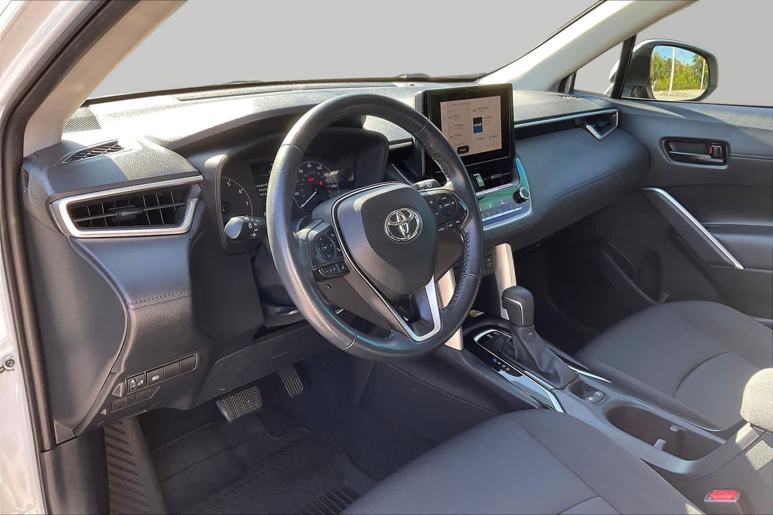 Used 2023 Toyota Corolla Cross LE w/ Moonroof Package FWD image 18