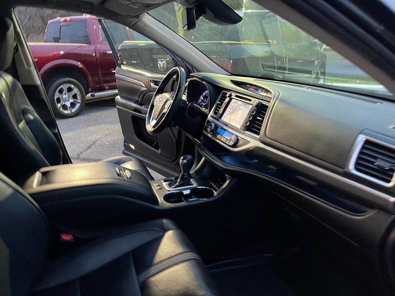 Used 2019 Toyota Highlander SE AWD/4WD image 37