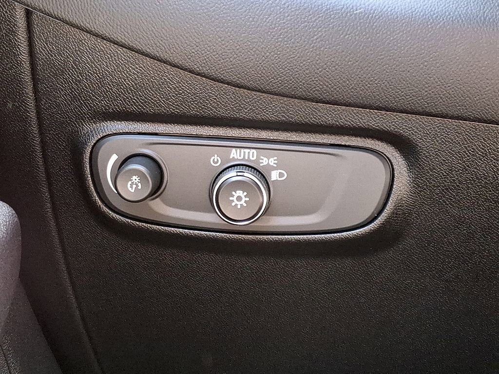 Used 2020 Chevrolet Equinox LT image 25