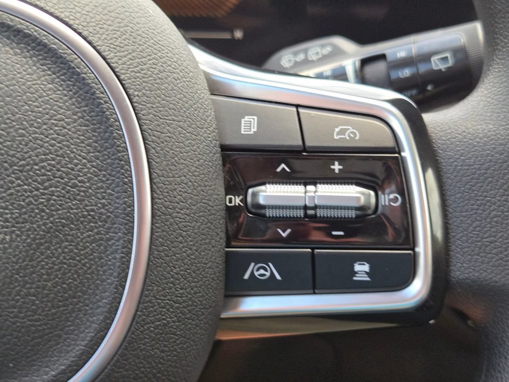 Certified 2025 Kia Sorento LX FWD image 25