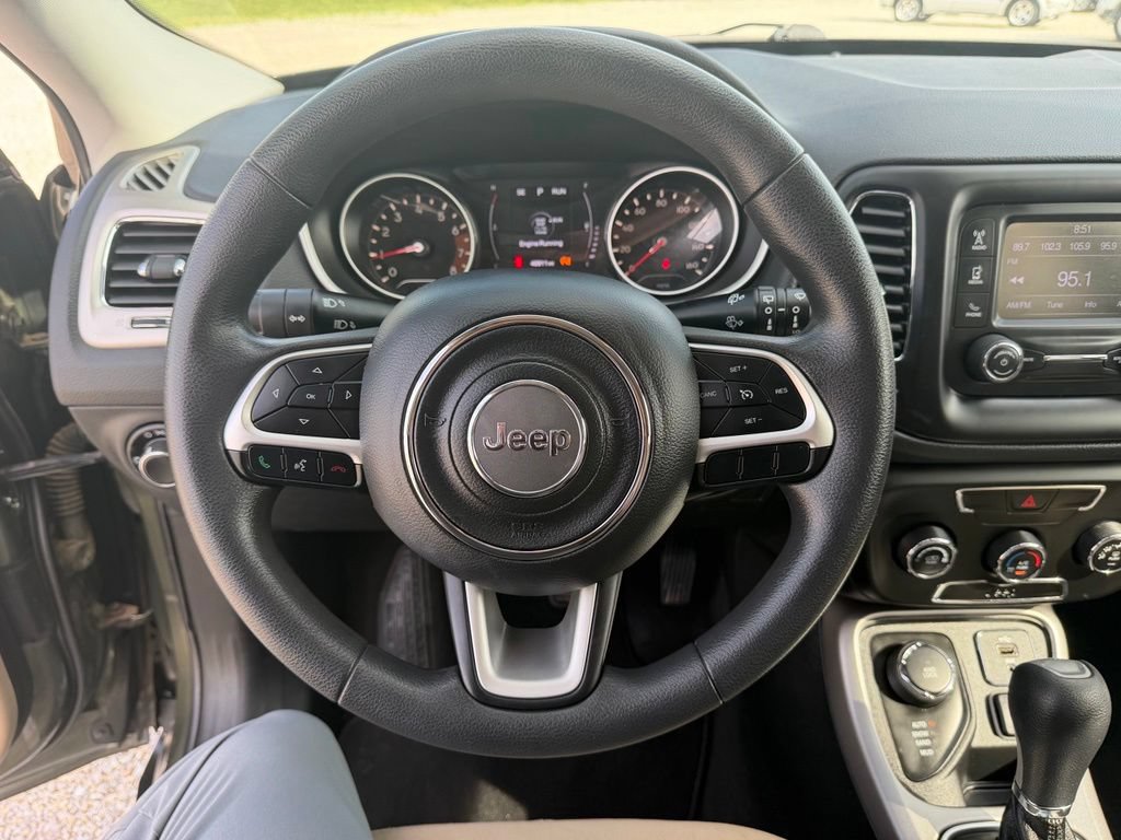 Used 2018 Jeep Compass Sport AWD/4WD image 13