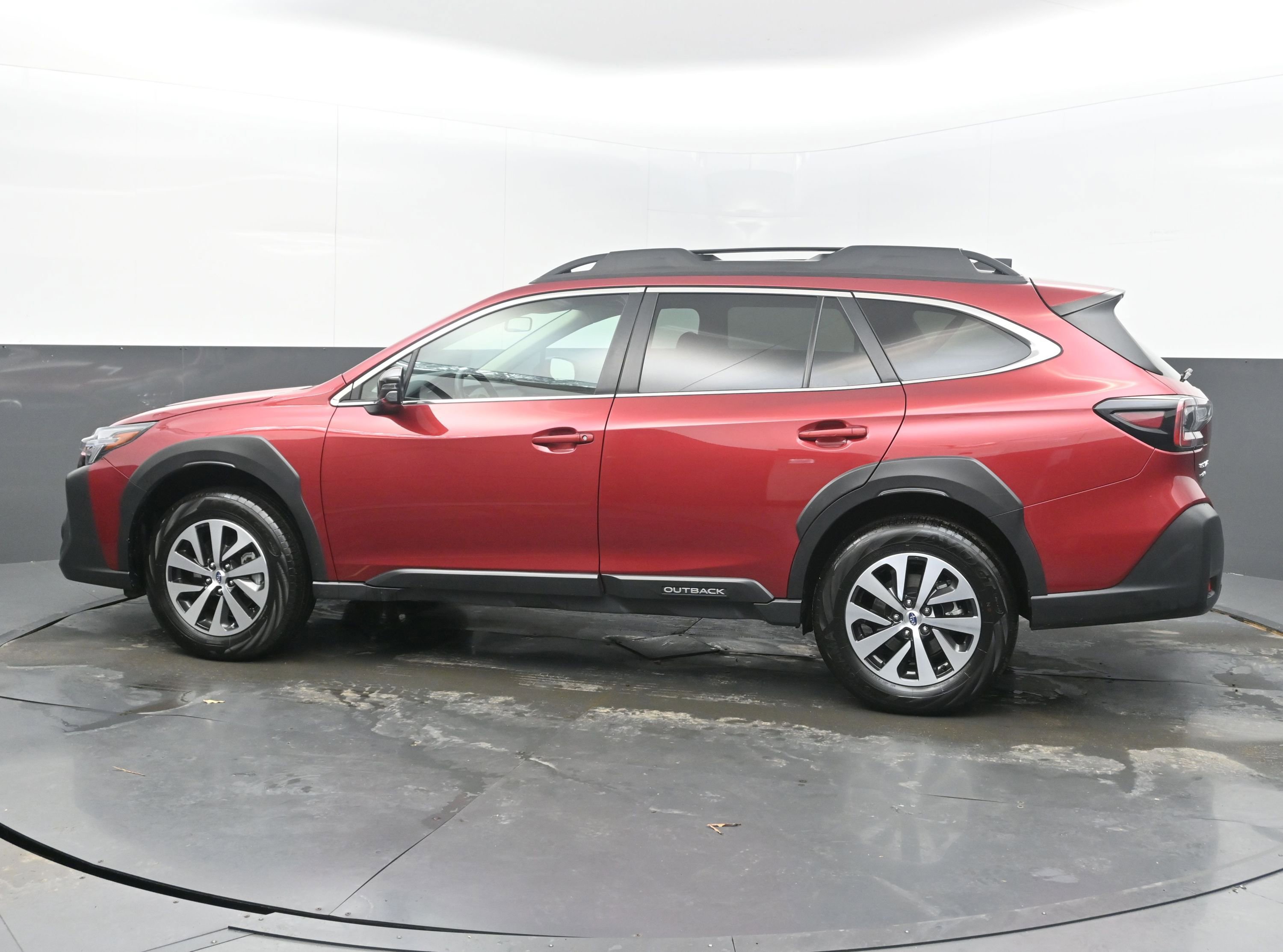 Used 2025 Subaru Outback Premium image 7