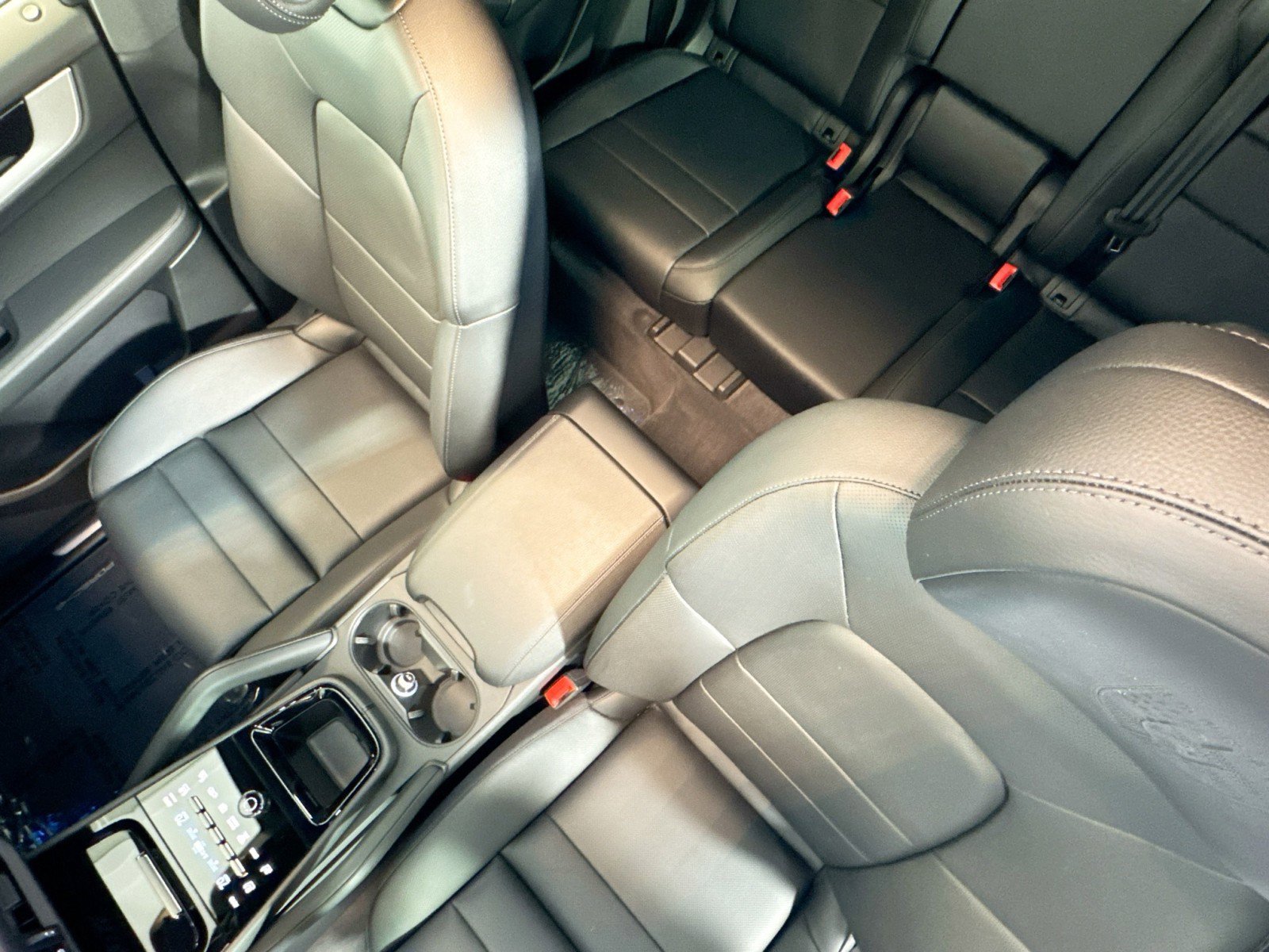 Used 2025 Porsche Cayenne image 19