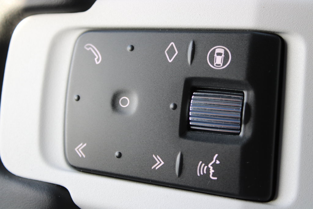 New 2026 Land Rover Defender 110 X-Dynamic SE AWD/4WD image 23