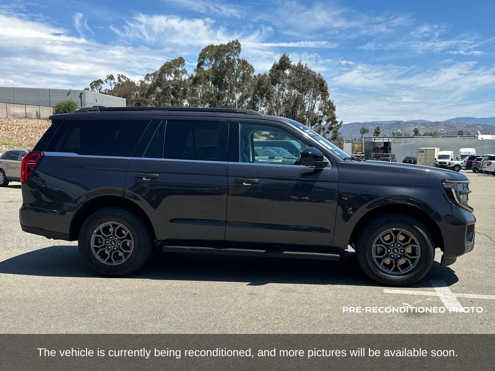 Used 2025 Ford Expedition Active AWD/4WD image 8