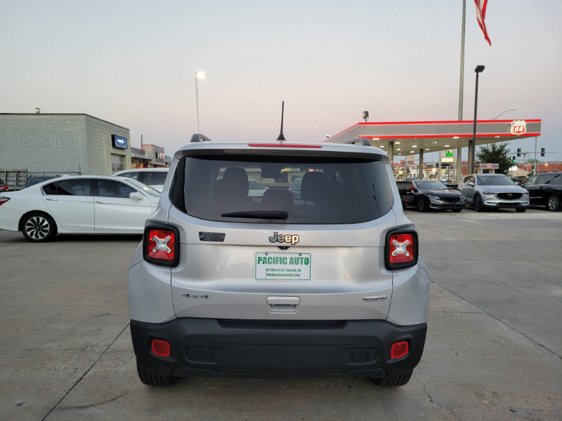 Used 2019 Jeep Renegade Latitude w/ Cold Weather Group AWD/4WD image 6