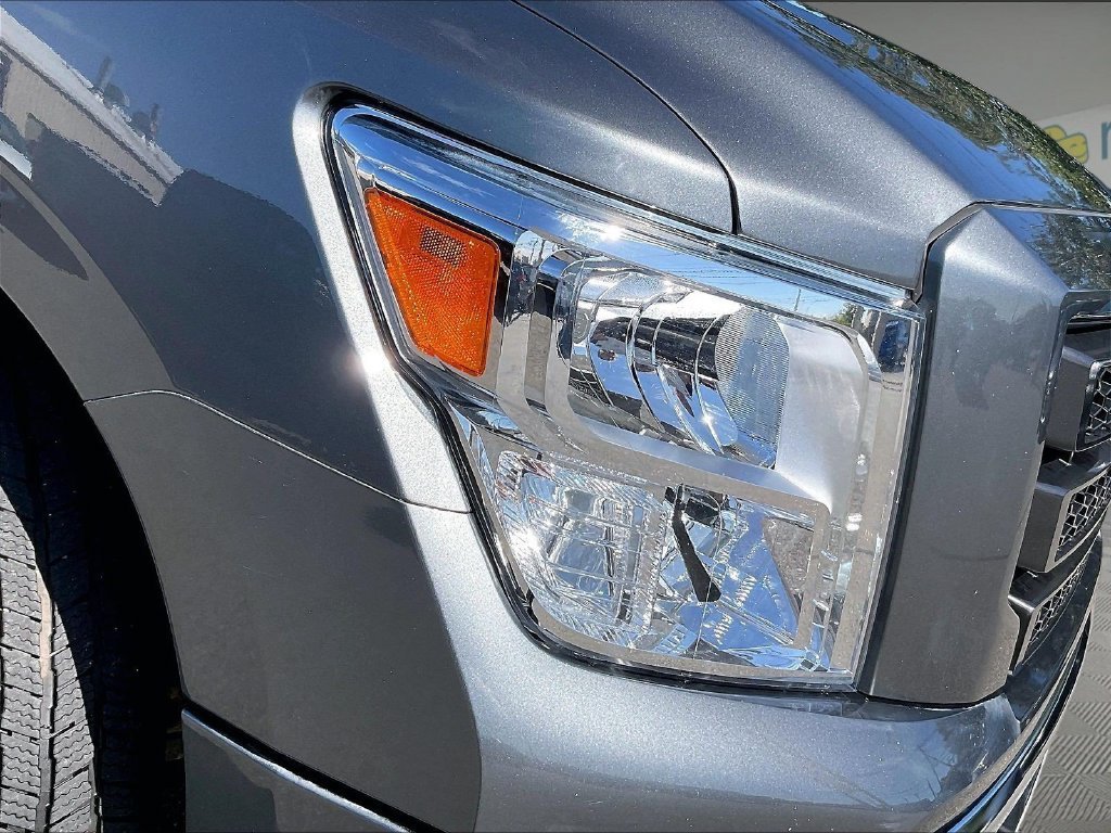 Used 2022 Nissan Titan SV w/ SV Convenience Package AWD/4WD image 31