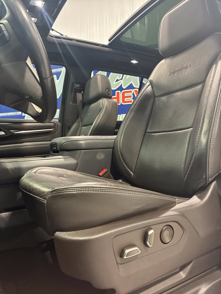 Used 2022 GMC Yukon Denali w/ Denali Premium Package AWD/4WD image 13