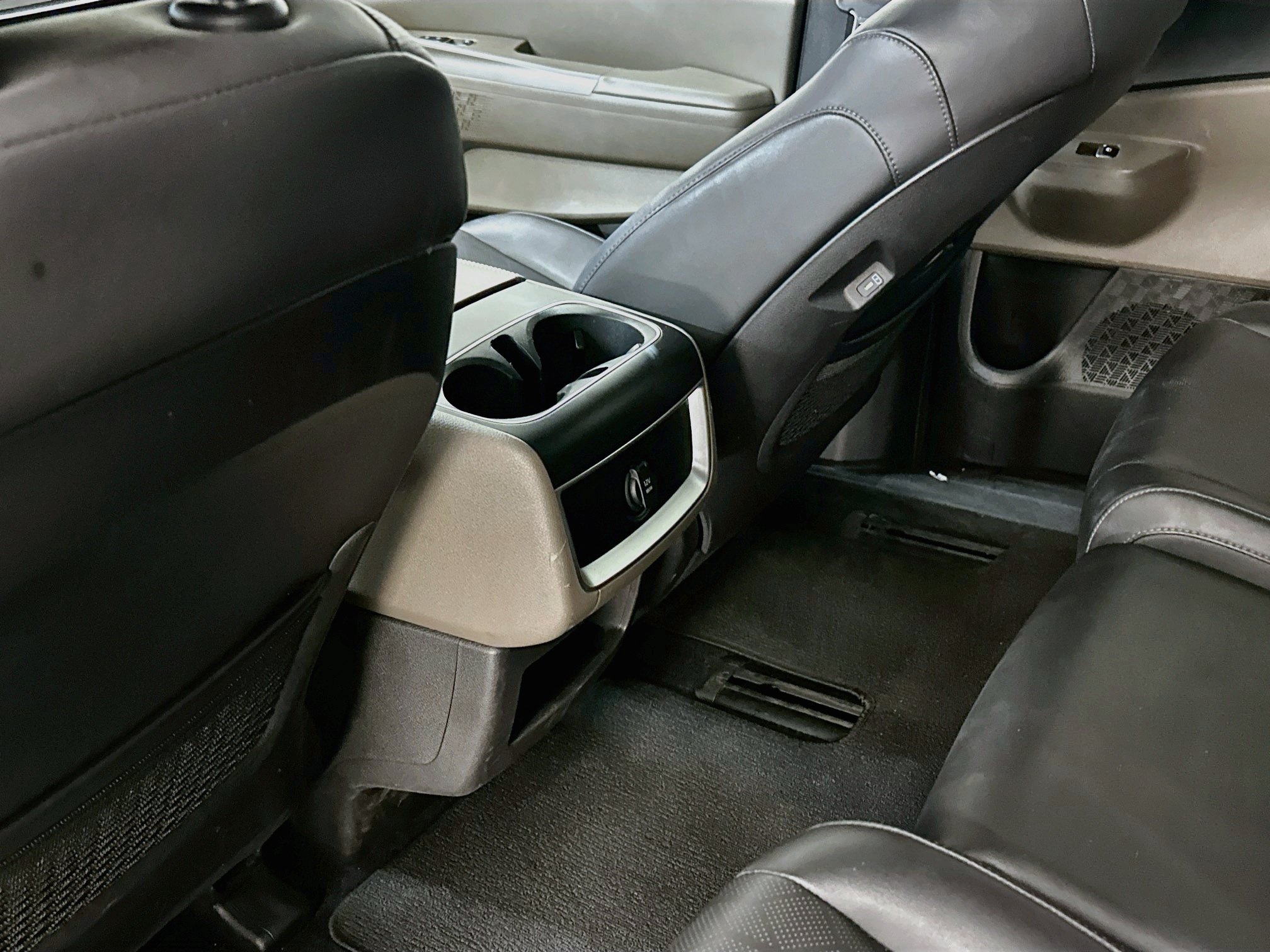 Used 2025 Kia Carnival FWD image 28