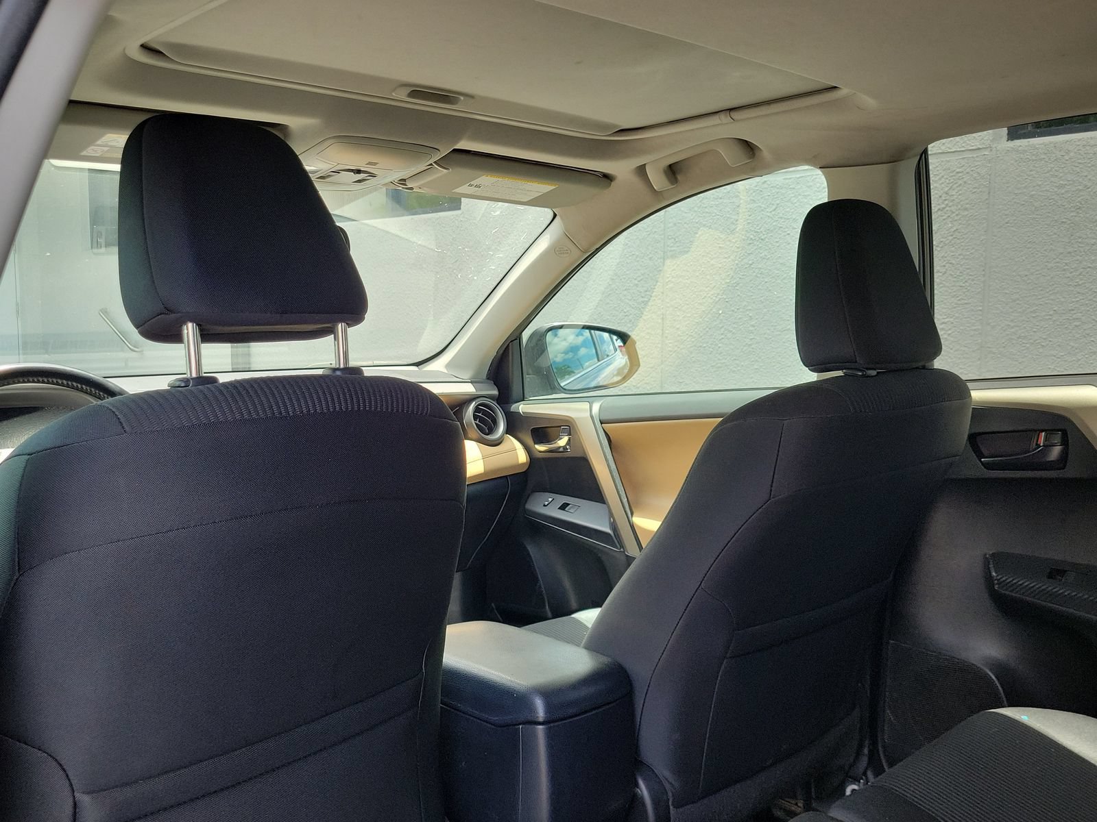 Used 2018 Toyota RAV4 XLE FWD image 7