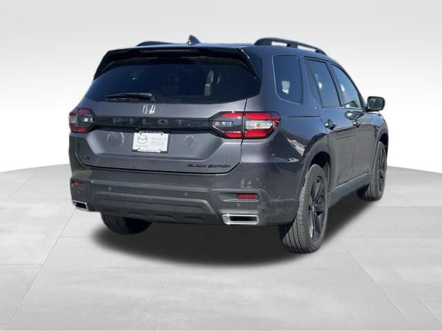 Used 2025 Honda Pilot Black Edition image 4