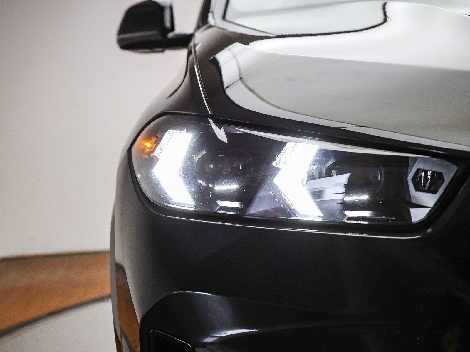 Certified 2025 BMW X5 xDrive50e w/ Executive Package image 5