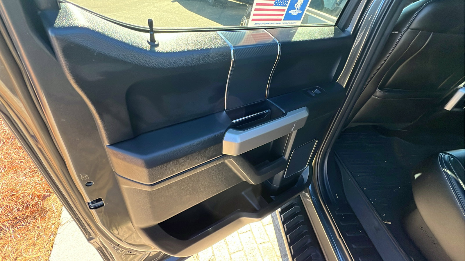 Used 2020 Ford F150 Lariat image 23