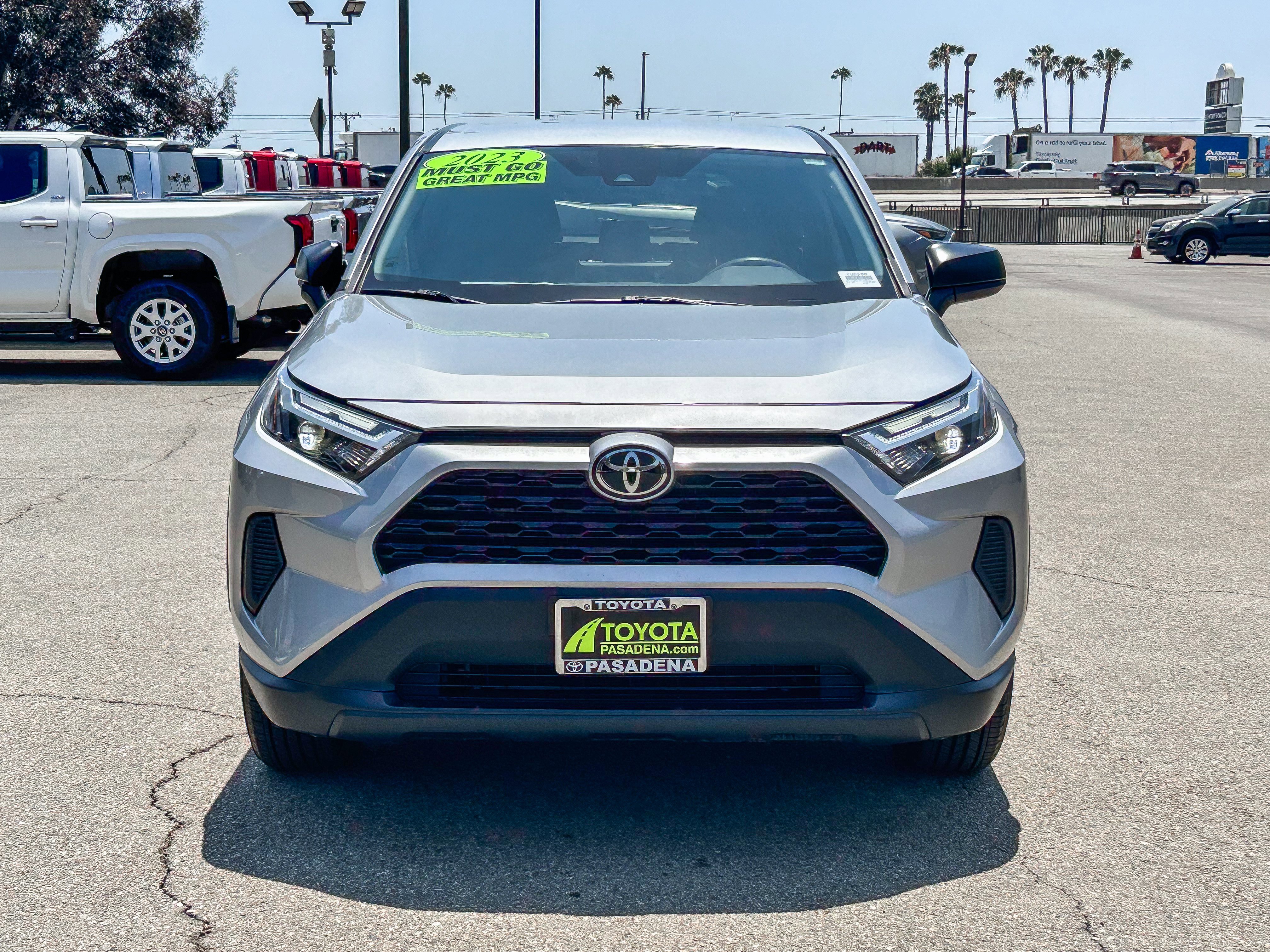 Used 2023 Toyota RAV4 LE AWD/4WD image 2