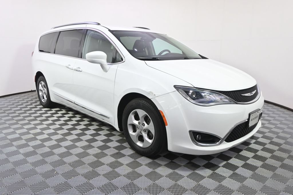 Used 2017 Chrysler Pacifica Touring-L Plus FWD image 8