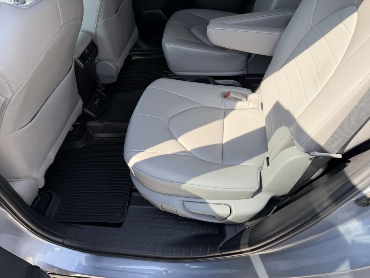 Used 2022 Toyota Highlander XLE image 26