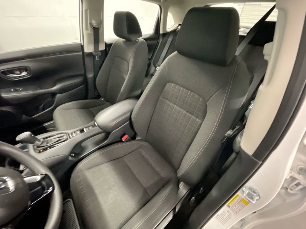 Used 2025 Honda HR-V LX image 18