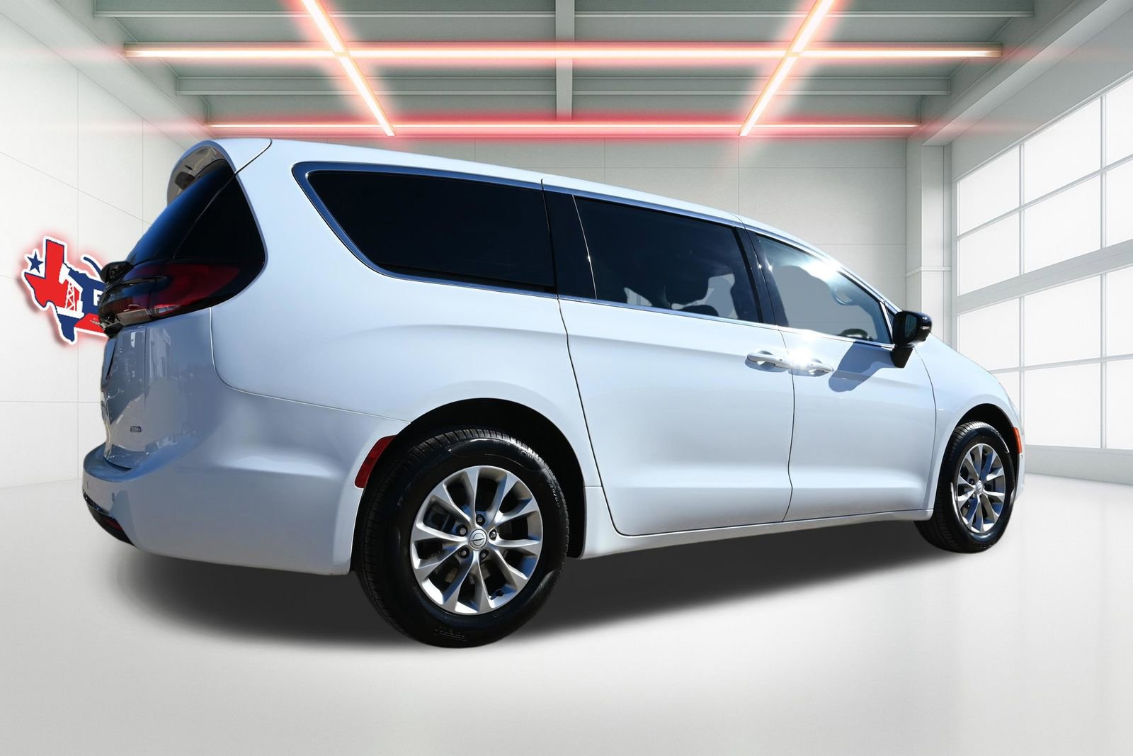 New 2026 Chrysler Pacifica Select image 3