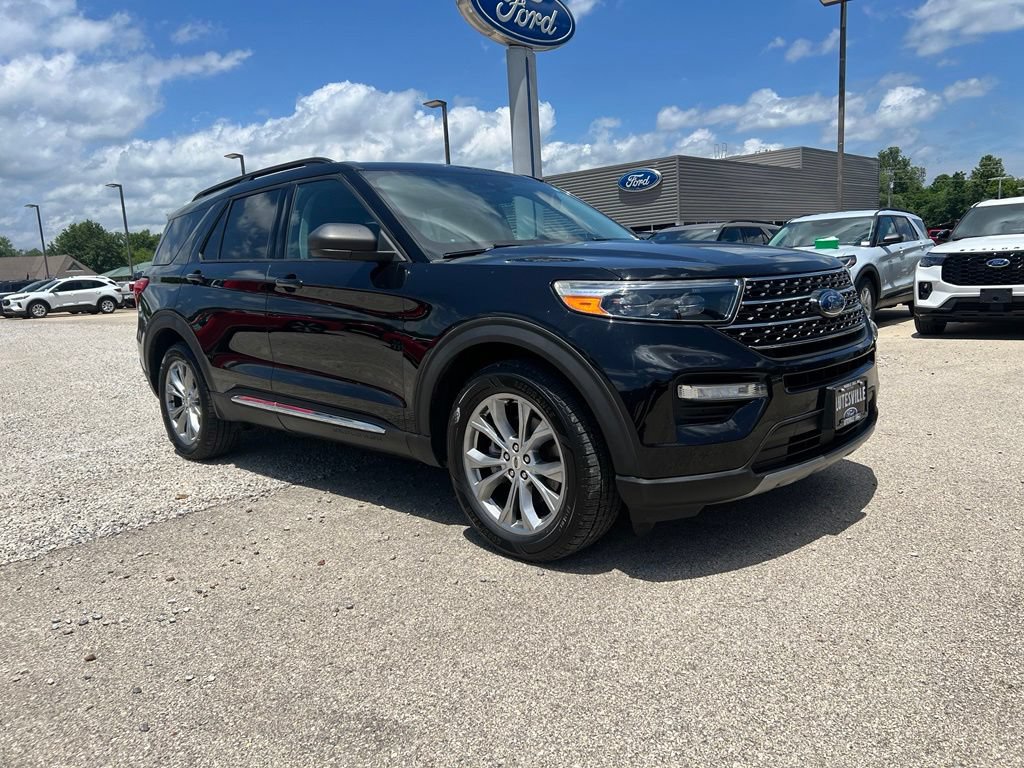 Used 2021 Ford Explorer XLT w/ Equipment Group 202A AWD/4WD image 2