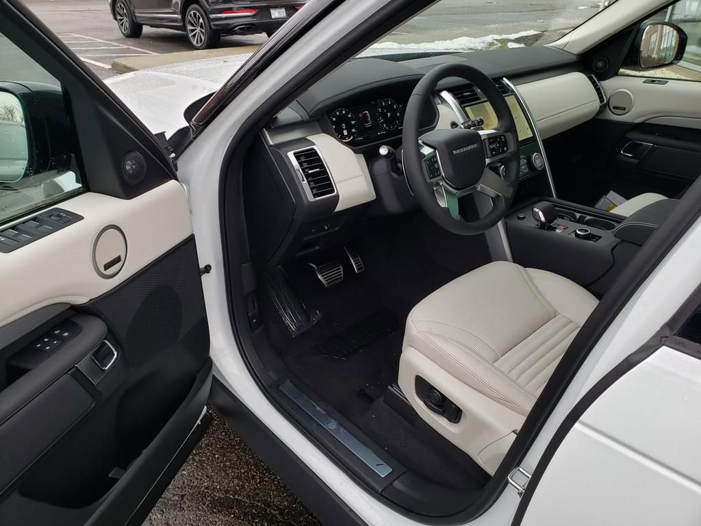 New 2026 Land Rover Discovery Limited Edition image 9