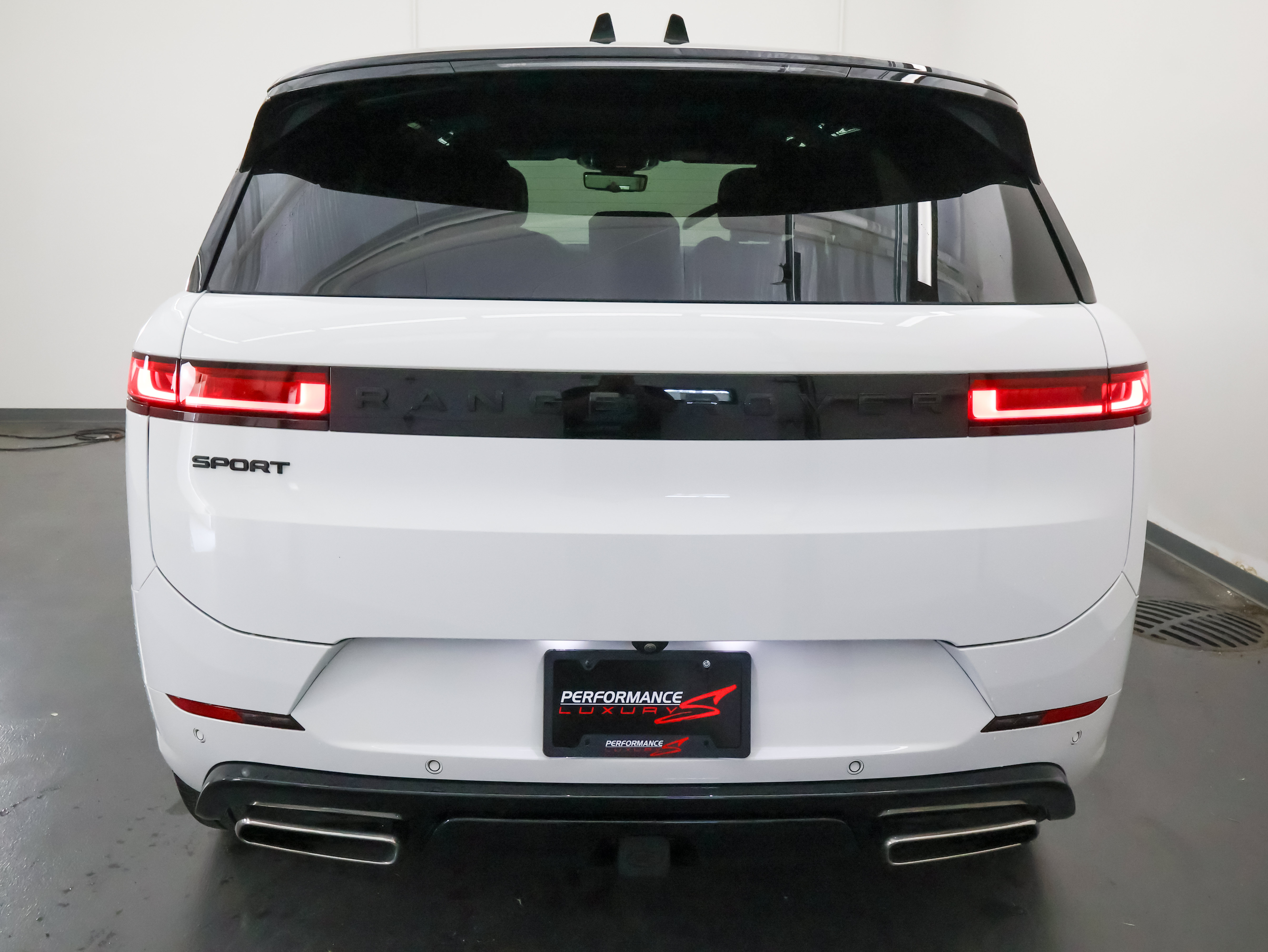 Used 2024 Land Rover Range Rover Sport Dynamic SE AWD/4WD image 4
