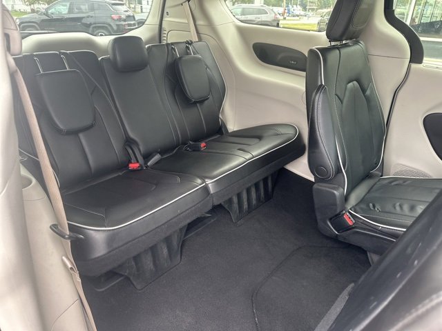 Used 2022 Chrysler Pacifica Limited image 37