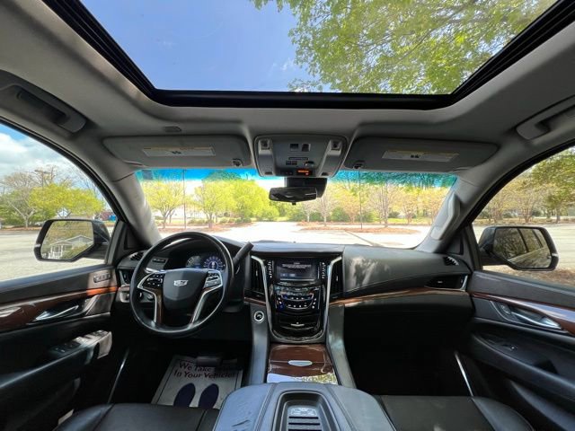 Used 2018 Cadillac Escalade Luxury AWD/4WD image 27
