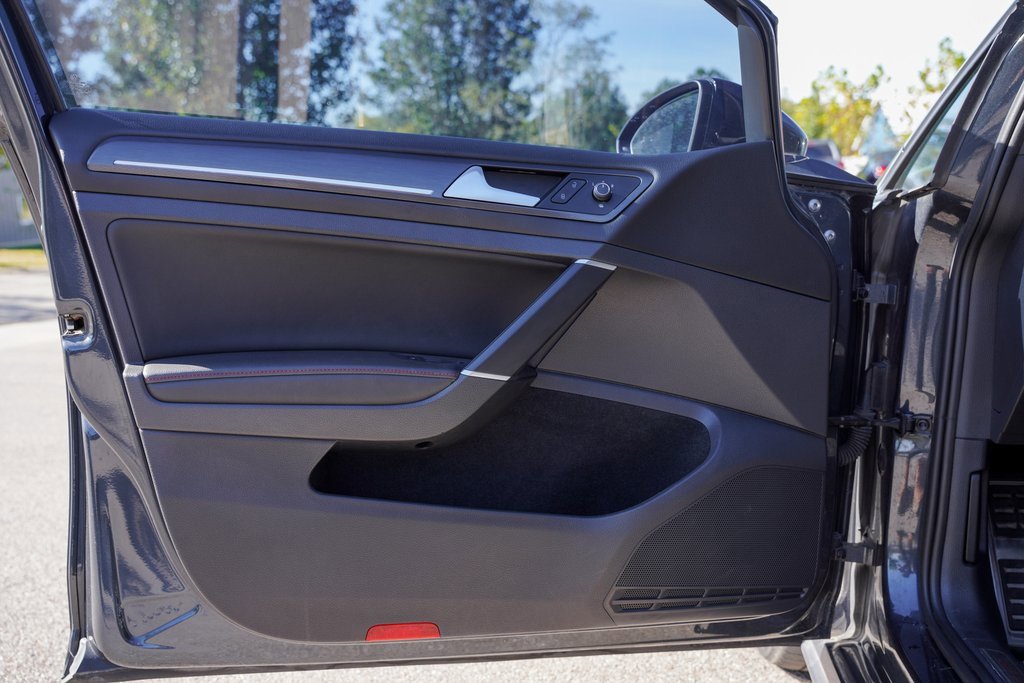 Used 2020 Volkswagen GTI SE image 11