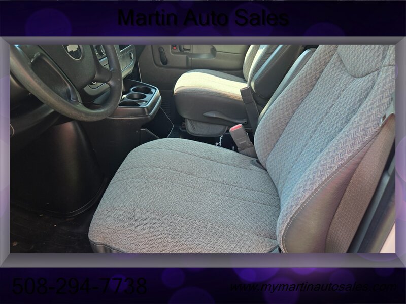 Used 2010 Chevrolet Express 2500 RWD image 9