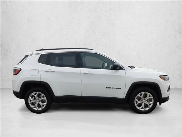 Used 2024 Jeep Compass Latitude AWD/4WD image 7