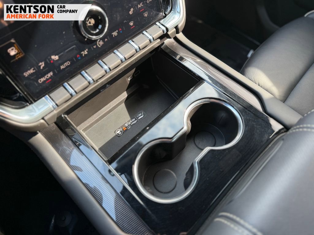 Used 2025 GMC Yukon XL Elevation image 29