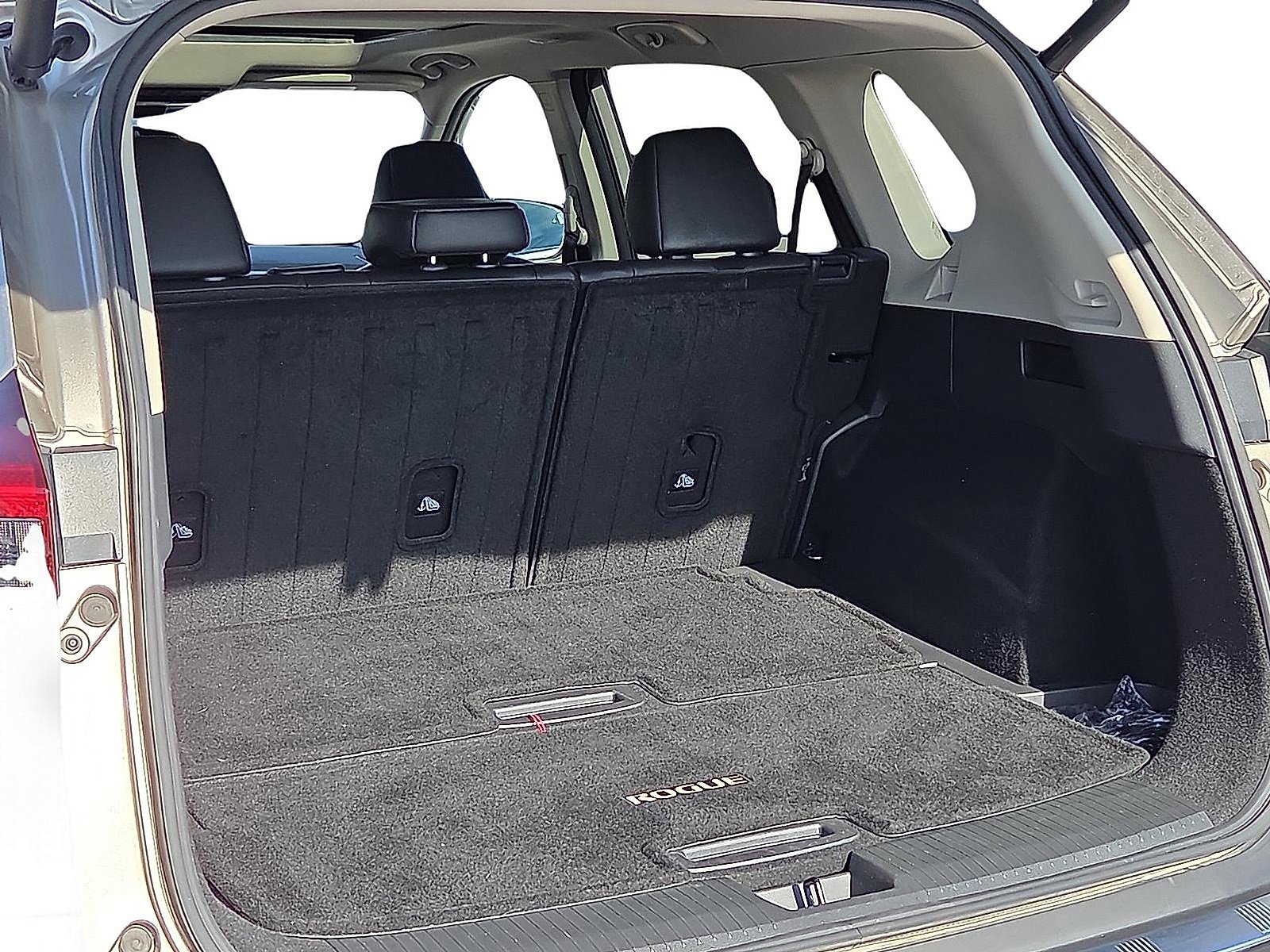 Used 2021 Nissan Rogue SL image 9