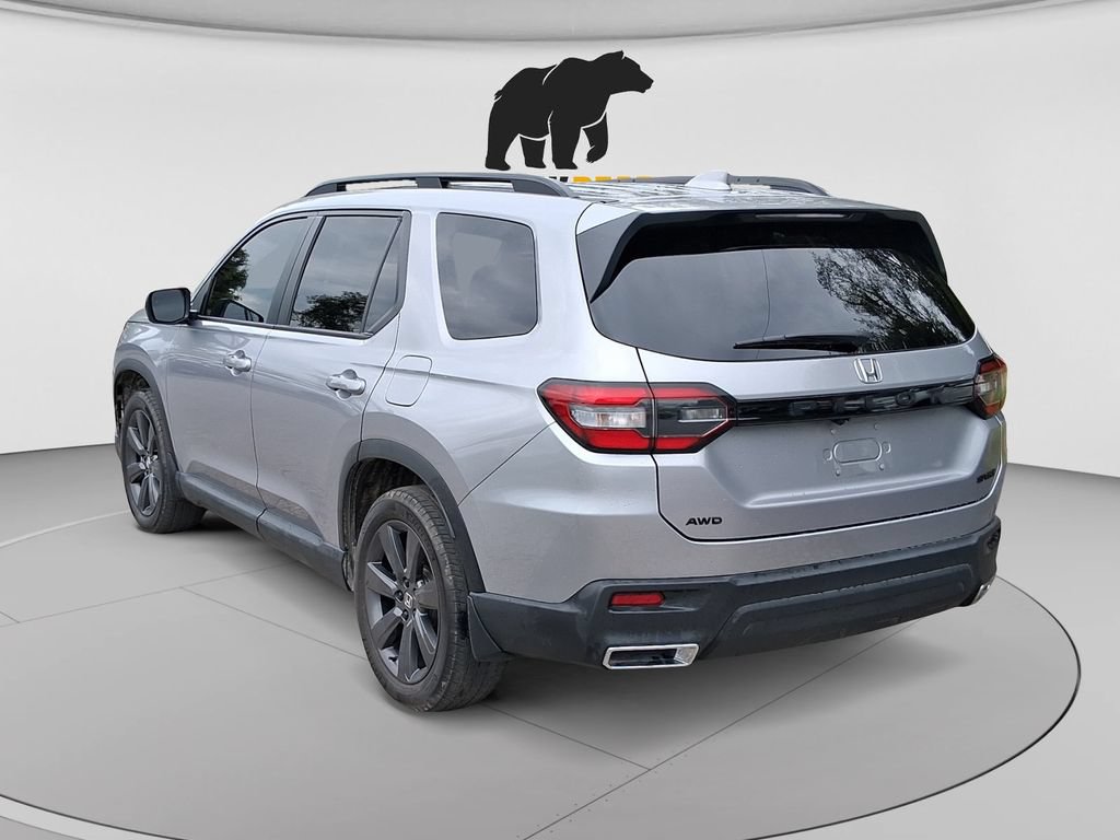 Used 2025 Honda Pilot Sport image 5