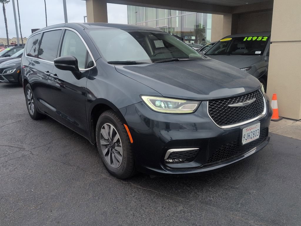 Used 2024 Chrysler Pacifica Select image 7