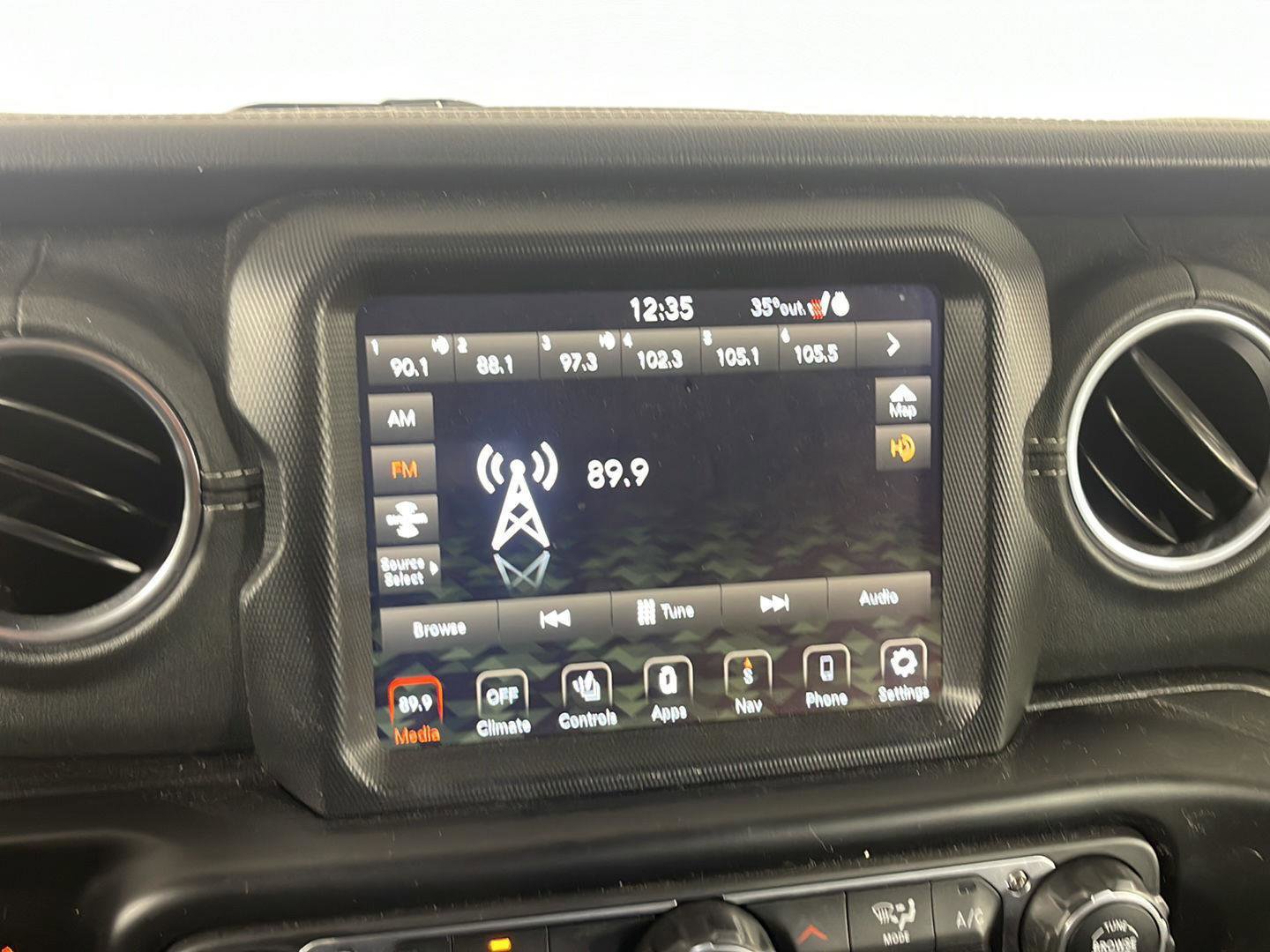 Used 2022 Jeep Wrangler Unlimited Sahara w/ Cold Weather Group AWD/4WD image 17