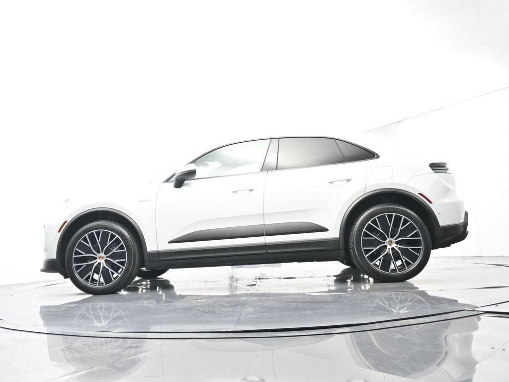 Certified 2025 Porsche Macan Electric RWD image 47