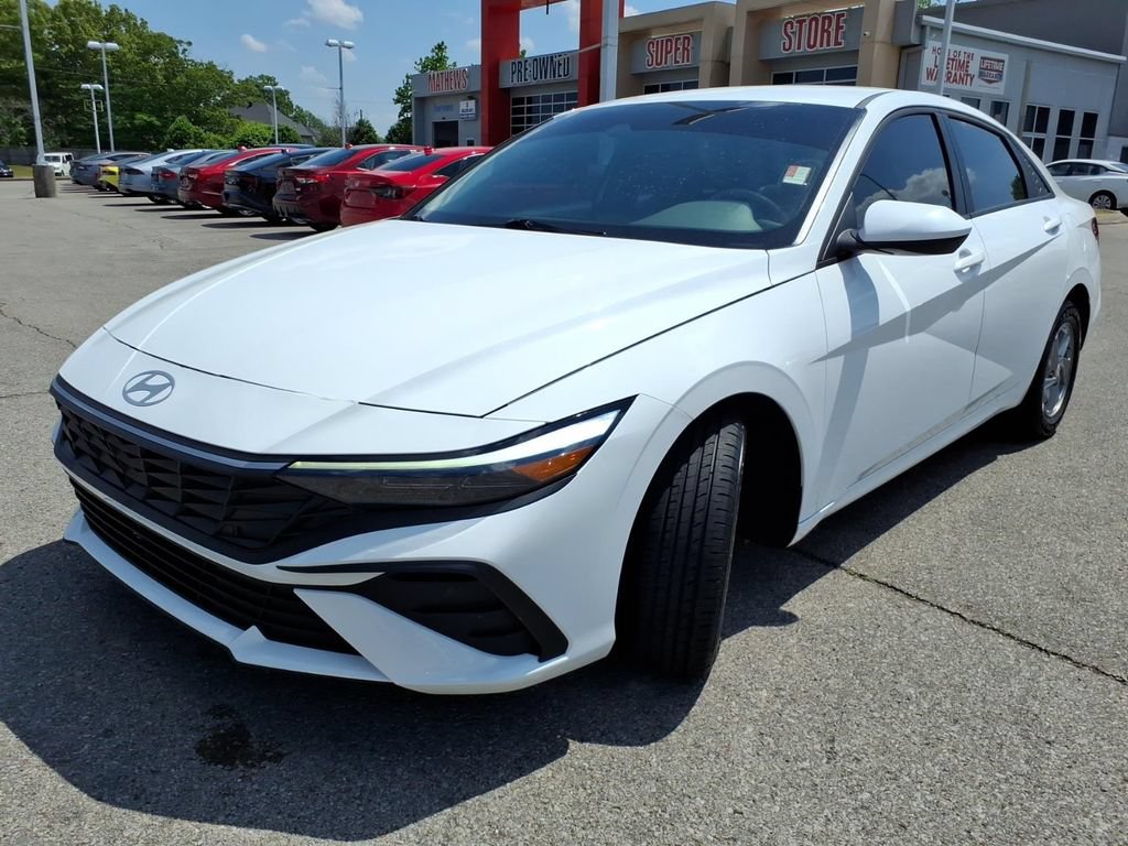 Used 2025 Hyundai Elantra SE FWD image 17