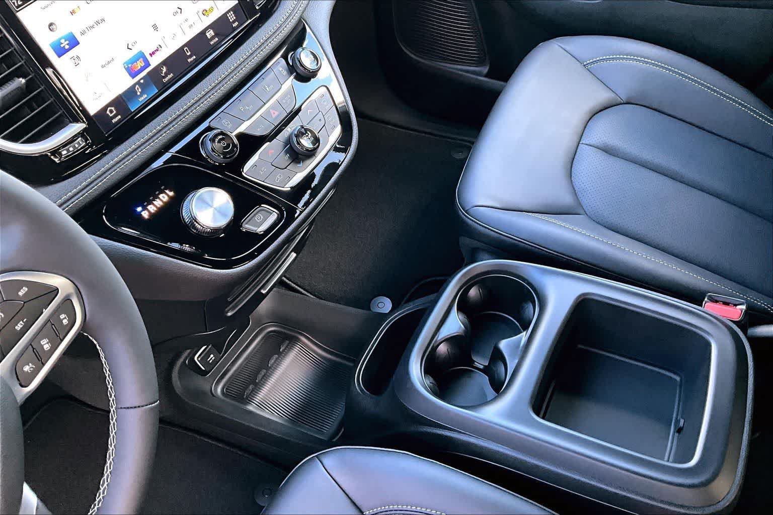 New 2026 Chrysler Pacifica Select FWD image 17