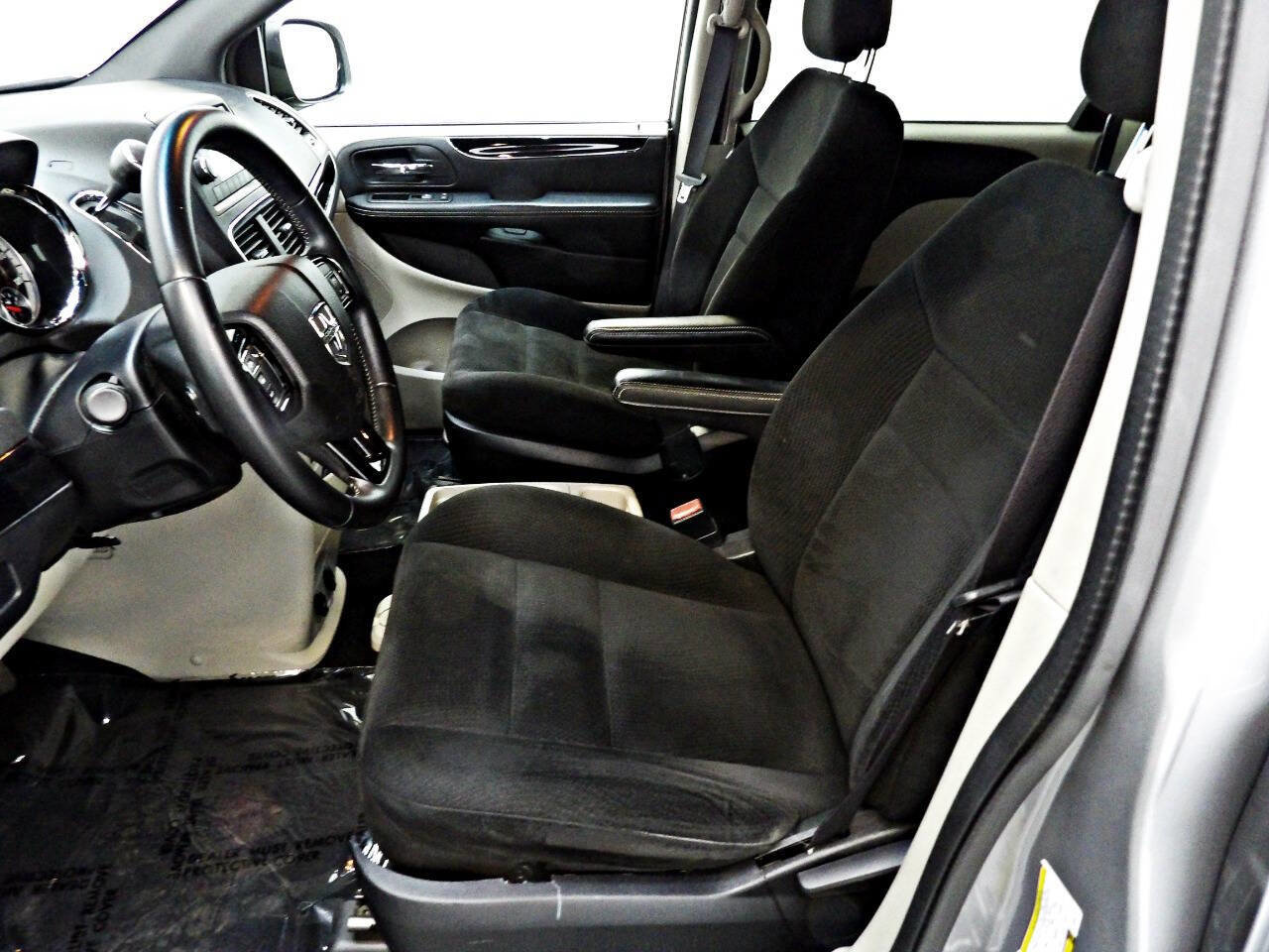 Used 2016 Dodge Grand Caravan SE image 8